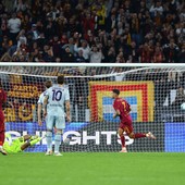 La Roma non sbaglia e vola in vetta: Udinese battuta 2-0