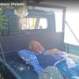 Stromboli, si frattura il femore ma non c'è ambulanza: trasportato in motoape
