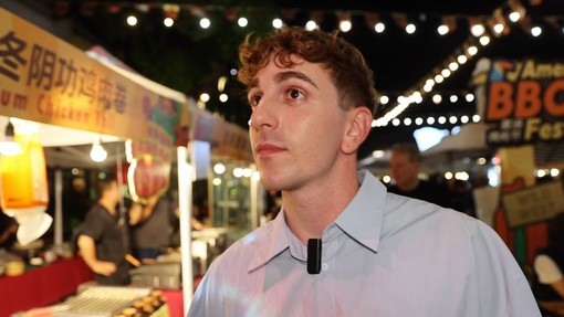 Cina, vlogger italiano alla scoperta della vita notturna a Shanghai Cina, vlogger italiano alla scoperta della vita notturna a Shanghai