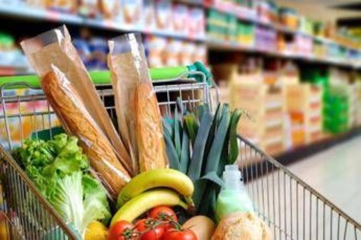 Prezzi alle stelle per la guerra: dalle bollette al cibo, conto da oltre 1.200 euro per le famiglie Prezzi alle stelle per la guerra: dalle bollette al cibo, conto da oltre 1.200 euro per le famiglie