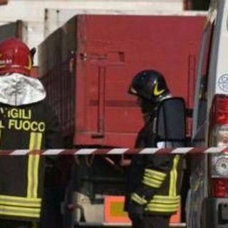 Auto con 5 ragazzi giù da un ponte, muore 25enne. Tra soccorritori anche il papà della vittima