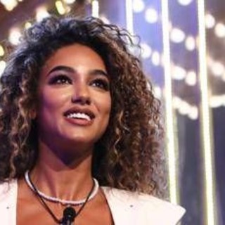 Samira Lui oggi a Verissimo: il padre assente, l'amore con Luigi e il successo Samira Lui oggi a Verissimo: il padre assente, l'amore con Luigi e il successo