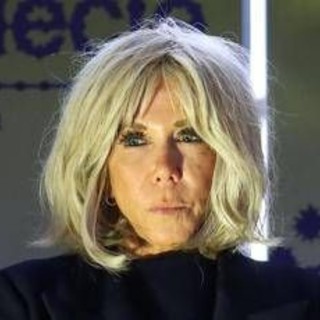 Brigitte Macron, la figlia testimone al processo: "Sua salute rovinata da bullismo online" Brigitte Macron, la figlia testimone al processo: "Sua salute rovinata da bullismo online"