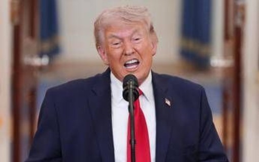 Trump minaccia ancora: "Iran apra il fottuto Stretto di Hormuz o finirà all'inferno" Trump minaccia ancora: "Iran apra il fottuto Stretto di Hormuz o finirà all'inferno"