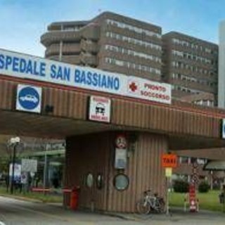 Bassano del Grappa, accoltella l'ex moglie mentre si trova al lavoro: fendenti anche al volto