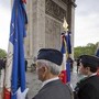 Francia, polizia spara a uomo armato di coltello all'Arc de Triomphe