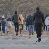 Monopattini elettrici, conto alla rovescia per l'obbligo di targa: la scadenza e le multe, cosa fare