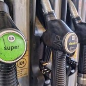 Dieci consigli contro il caro carburanti, ecco come risparmiare sui prezzi alle stelle di benzina e gasolio Dieci consigli contro il caro carburanti, ecco come risparmiare sui prezzi alle stelle di benzina e gasolio