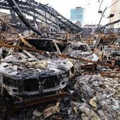 Iran, Trump minaccia nuovi attacchi su ponti e centrali. Teheran: "Abbattuto F-35 Usa, morto il pilota" - Diretta