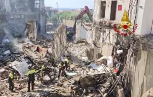Crollo palazzina a Messina, ancora tre dispersi. Oggi gli interrogatori degli indagati