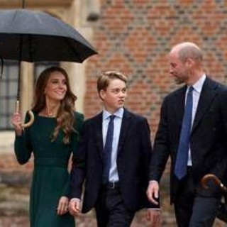 Principe George, primo giorno di college a Eton: accompagnato da mamma Kate e papà William