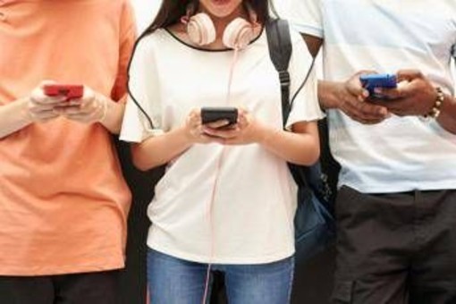 Consumi: smart e sostenibili, fotografia dei 18enni di oggi