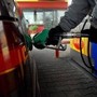 Carburanti, petrolio vicino a 120 dollari al barile: nuovi aumenti per benzina e diesel Carburanti, petrolio vicino a 120 dollari al barile: nuovi aumenti per benzina e diesel