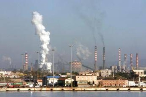 Ex Ilva, Urso: "Negoziato verso svolta. Da Arcelor Mittal azione sistematica di saccheggio"
