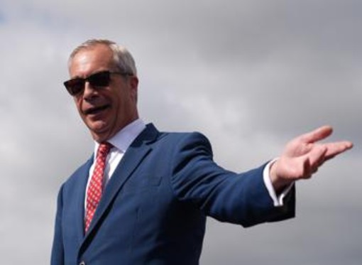 Nigel Farage: "Mi dimetto da deputato e mi candido alle suppletive a Clacton" Nigel Farage: "Mi dimetto da deputato e mi candido alle suppletive a Clacton"