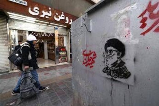 Iran, il rapporto gela Trump: "improbabile" rovesciare il regime di Teheran