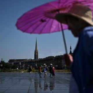 Caldo in Europa, in Italia 16 città in allerta. In Francia il giorno più caldo di sempre. Oms: "E' emergenza sanitaria"