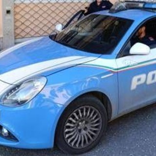 Non gli permette di giocare alle slot, baby gang 'in rosa' aggredisce titolare bar