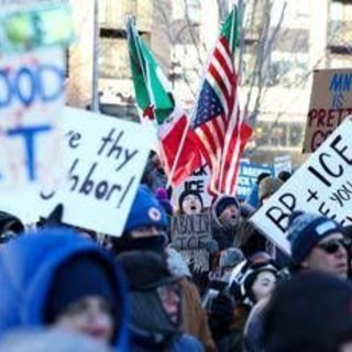 Manifestazioni anti-Ice a Minneapolis e nel resto degli Usa, migliaia in protesta
