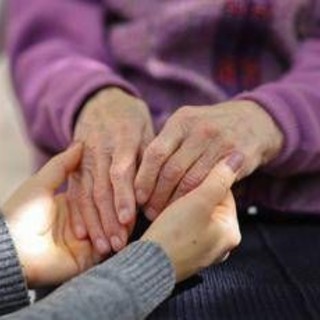 Lavoro, Inapp: &quot;Donne caregiver 10% in più degli uomini&quot;