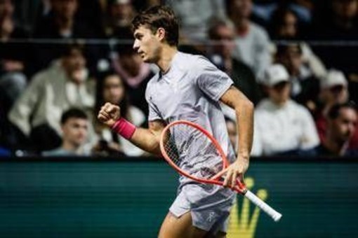 Cobolli, buona la prima a Parigi: azzurro batte Machac. Darderi eliminato Cobolli, buona la prima a Parigi: azzurro batte Machac. Darderi eliminato