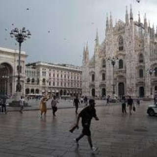 Ondata di maltempo sull'Italia: piogge intense a Milano, a Savona esonda il Bormida