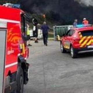 Belgio, incendio in un palazzo ad Anversa: diversi morti e feriti