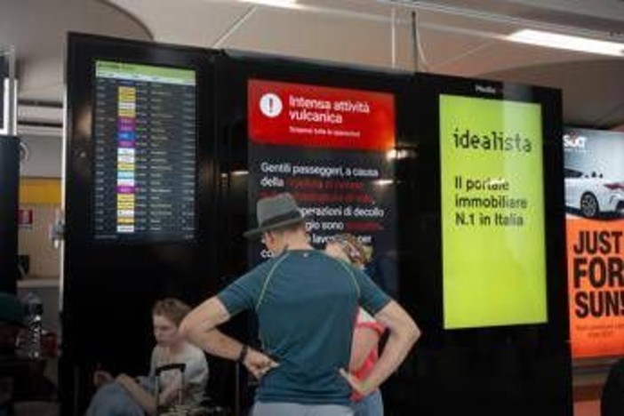 Aeroporto di Catania, scende l’allerta per l’Etna: voli sospesi fino alle 14
