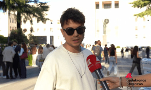 Roma, artista Varsalone: "La mia opera aiuta studenti in ricerca proprio benessere"