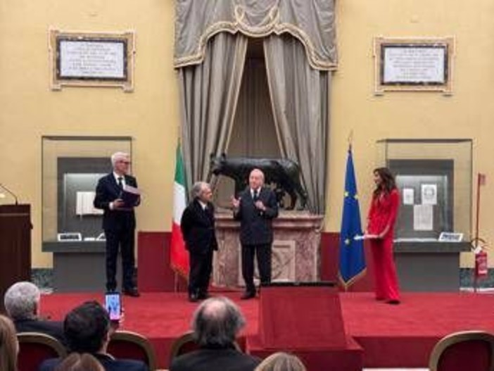 A Renato Brunetta il Premio Laurentum alla Carriera A Renato Brunetta il Premio Laurentum alla Carriera