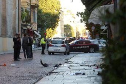 Auto sulla folla a Modena, gravi ma stabili le condizioni di quattro feriti Auto sulla folla a Modena, gravi ma stabili le condizioni di quattro feriti