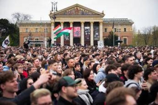 Ungheria, domani la sfida Orban-Magyar. Decine di migliaia al mega evento contro il primo ministro