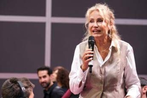 Licia Colò a Verissimo, insultata per l'età: "Mi dicono di andare in pensione. Ho 64 anni e sono felice"