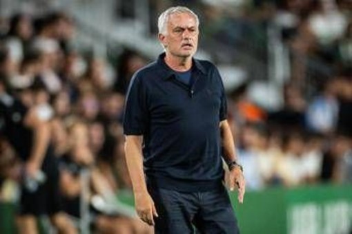 Roma, Mourinho: "Sono un avversario, ma vorrei abbracciare i tifosi"