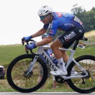 Tour de France, Philipsen vince la 17/a tappa a Pogacar sempre in maglia gialla