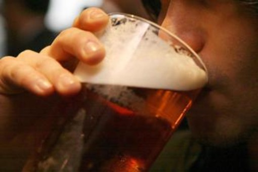 Alcol, l'allarme Iss: &quot;3,7 milioni di italiani bevono fino ad ubriacarsi&quot;