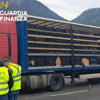 Sequestrate 15 tonnellate di tabacco alla frontiera di Tarvisio
