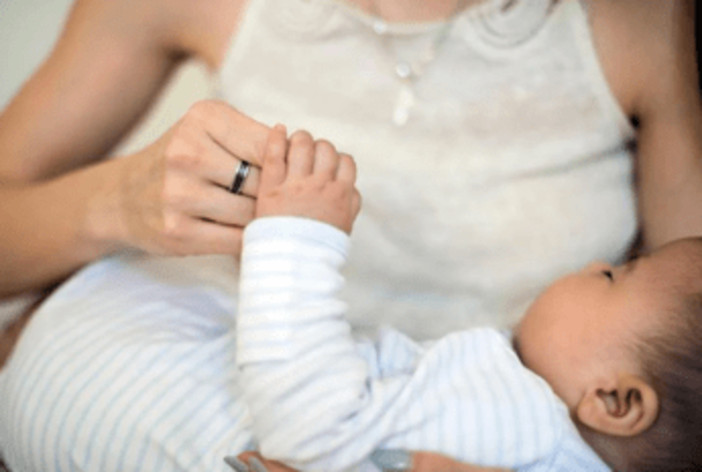 Maternità e lavoro, cos'è la child penality e perché essere madre costa caro Maternità e lavoro, cos'è la child penality e perché essere madre costa caro