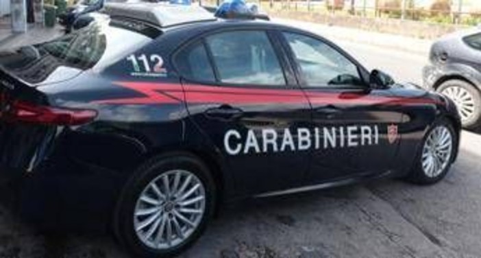 Cuneo, sente rumori nel cortile di casa: spara contro ladri e ne uccide uno. E' indagato per omicidio Cuneo, sente rumori nel cortile di casa: spara contro ladri e ne uccide uno. E' indagato per omicidio