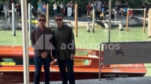 Gallagher a sorpresa al Lido, boato dei fan a Venezia Gallagher a sorpresa al Lido, boato dei fan a Venezia