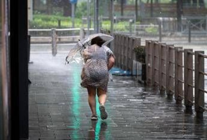 Italia tra sole e acquazzoni, più caldo ma arriva la pioggia: le previsioni meteo