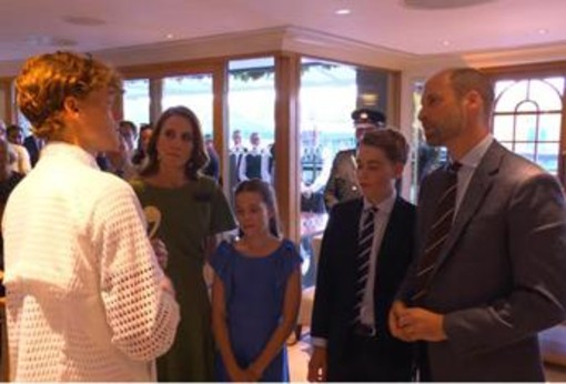 Sinner, il Re di Wimbledon incontra la Royal Family: "Giocate a tennis?" Sinner, il Re di Wimbledon incontra la Royal Family: "Giocate a tennis?"