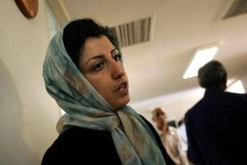 Iran, "Narges Mohammadi non sta bene: Nobel per la Pace due volte in ospedale dopo arresto"