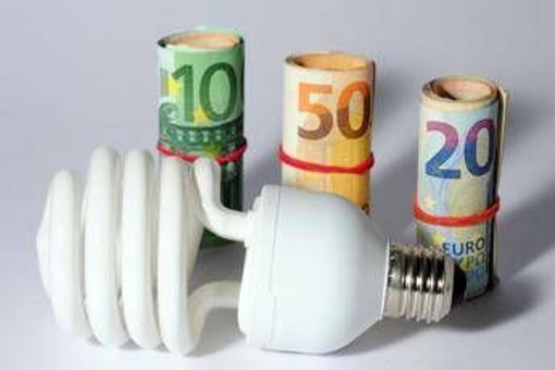 Guerra Usa-Iran può costare fino a 950 euro a famiglia: dalle bollette alla benzina, tutti gli aumenti Guerra Usa-Iran può costare fino a 950 euro a famiglia: dalle bollette alla benzina, tutti gli aumenti