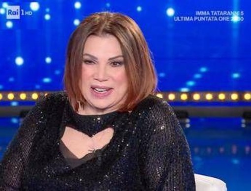 Serena Grandi, tensioni con Corinne Clery: "Accuse infondate". L'appello di Venier Serena Grandi, tensioni con Corinne Clery: "Accuse infondate". L'appello di Venier
