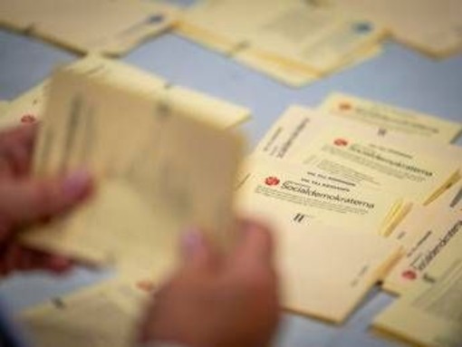 Elezioni in Svezia, centrosinistra avanti: sfida all'ultimo voto Elezioni in Svezia, centrosinistra avanti: sfida all'ultimo voto