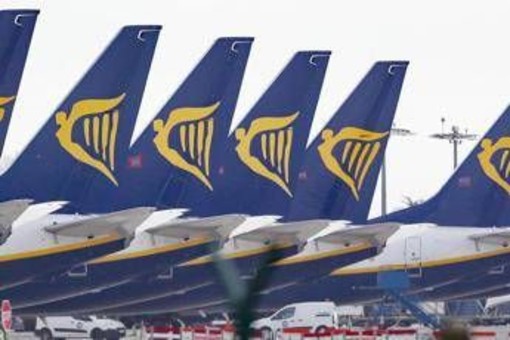 Ryanair, nuove regole da mercoledì novembre: carta d'imbarco, cosa cambia Ryanair, nuove regole da mercoledì novembre: carta d'imbarco, cosa cambia