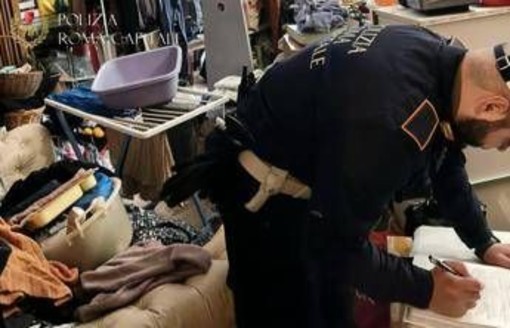 Roma, neonato tra droga e rifiuti: madre denunciata, arrestato il compagno Roma, neonato tra droga e rifiuti: madre denunciata, arrestato il compagno