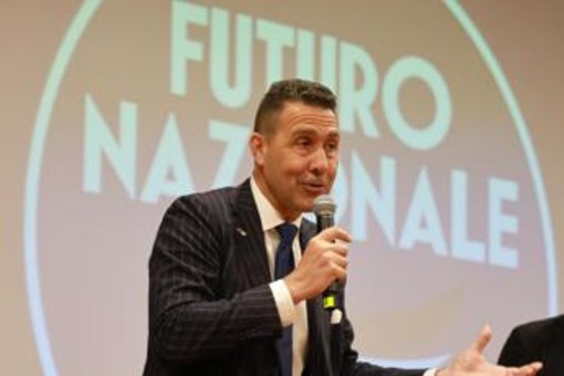 Vannacci: "Italia agli italiani. Centrodestra con noi o con von der Leyen?" Vannacci: "Italia agli italiani. Centrodestra con noi o con von der Leyen?"