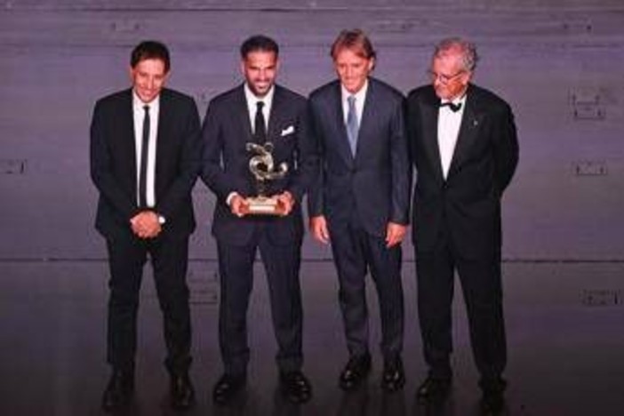 Fabregas, Dimarco, Malen e... Tutti i premiati del Gran Gala del calcio Aic 2026